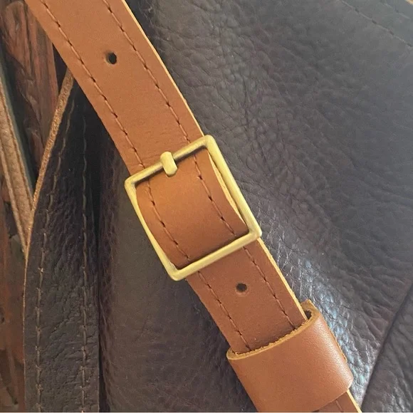 PORTLAND LEATHER COMPANY MINI ZIP TOP CROSSBODY IN HONEY - Picture 9 of 12